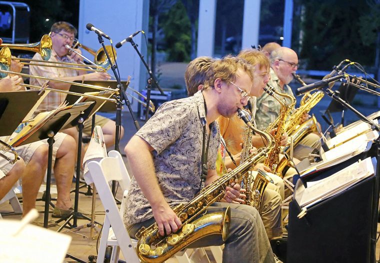 Outdoor concerts: Starlight Band concerts at Guthrie Green